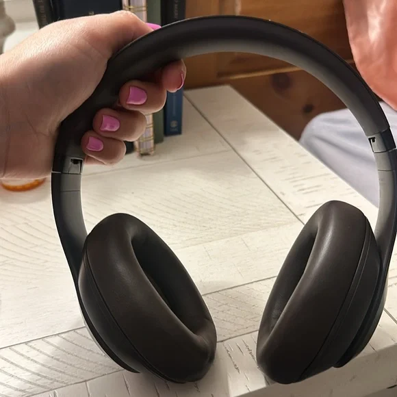 Beats Studio3 Wireless Headphones - Dark Brown